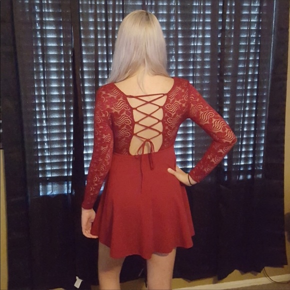 Windsor burgundy homecoming dress. - Picture 2 of 7